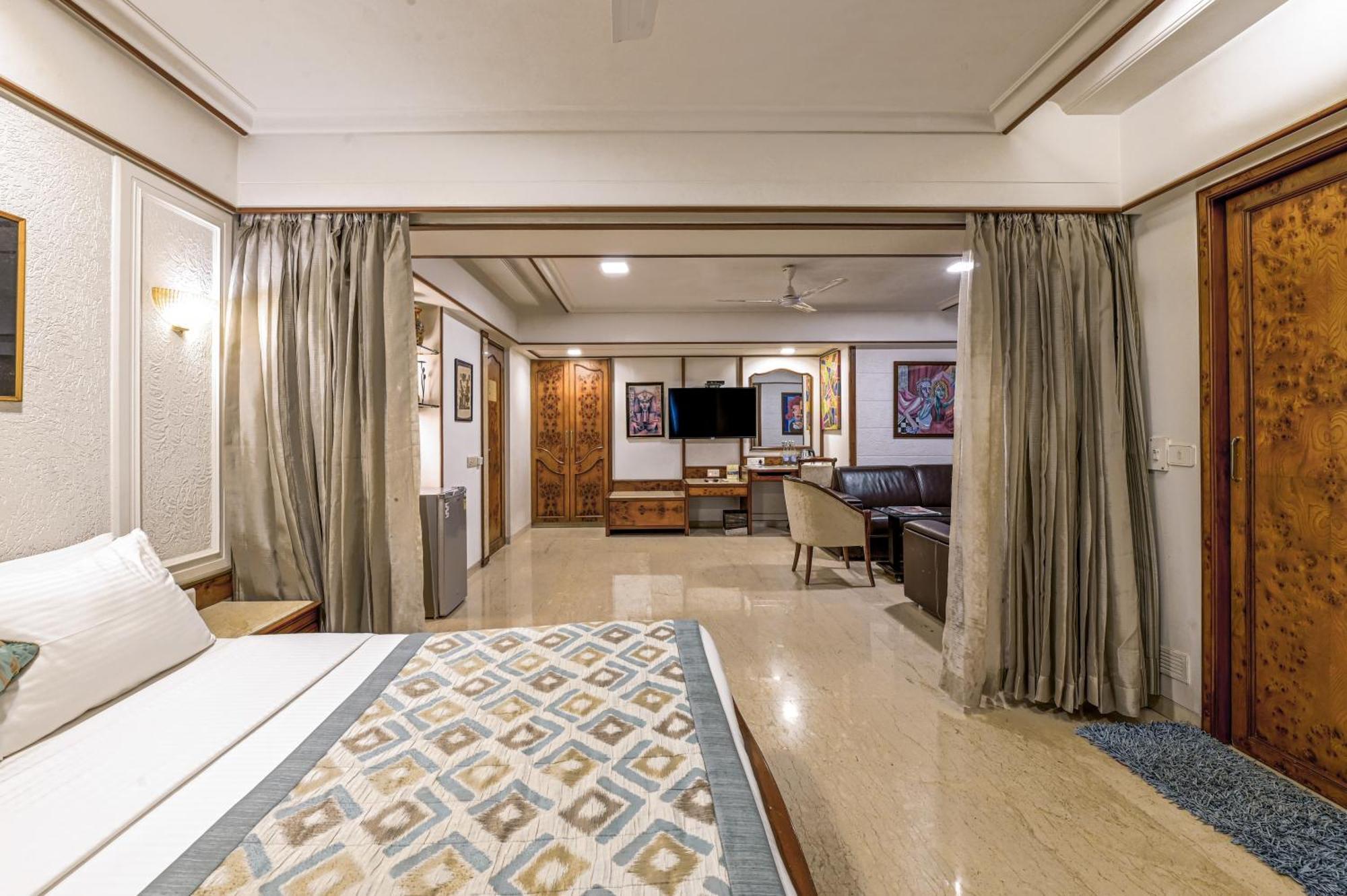 Regal Enclave Hotel Mumbai Exterior photo