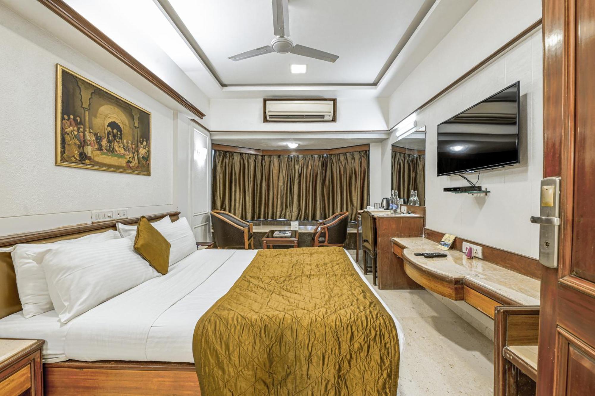 Regal Enclave Hotel Mumbai Exterior photo