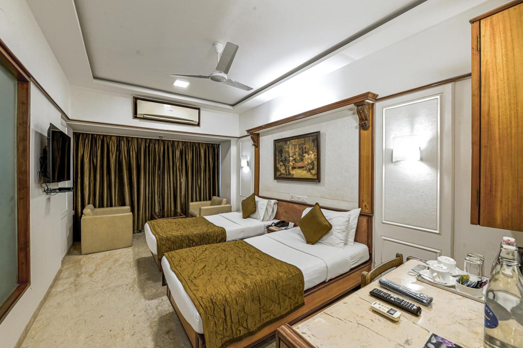 Regal Enclave Hotel Mumbai Exterior photo