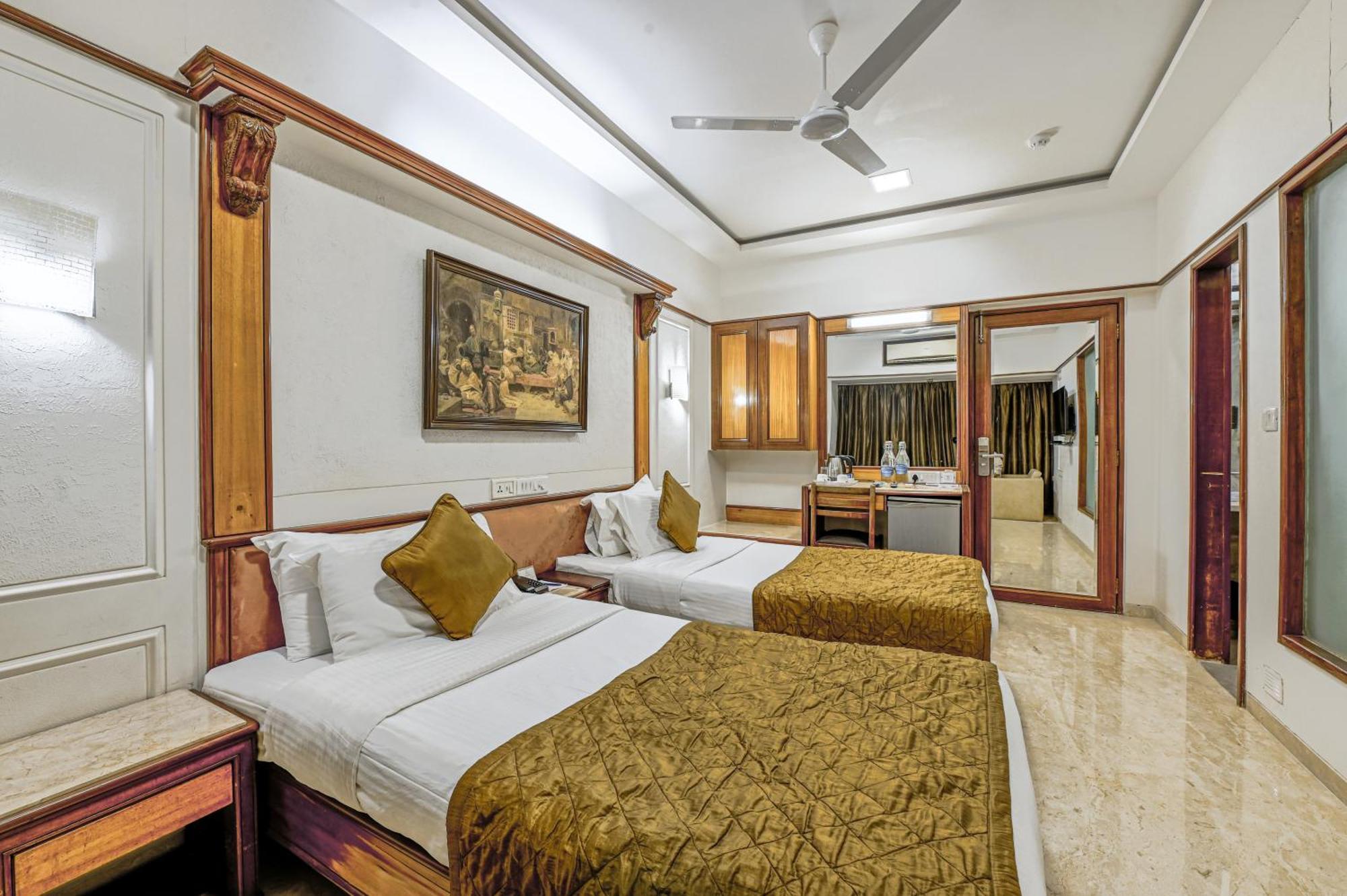 Regal Enclave Hotel Mumbai Exterior photo