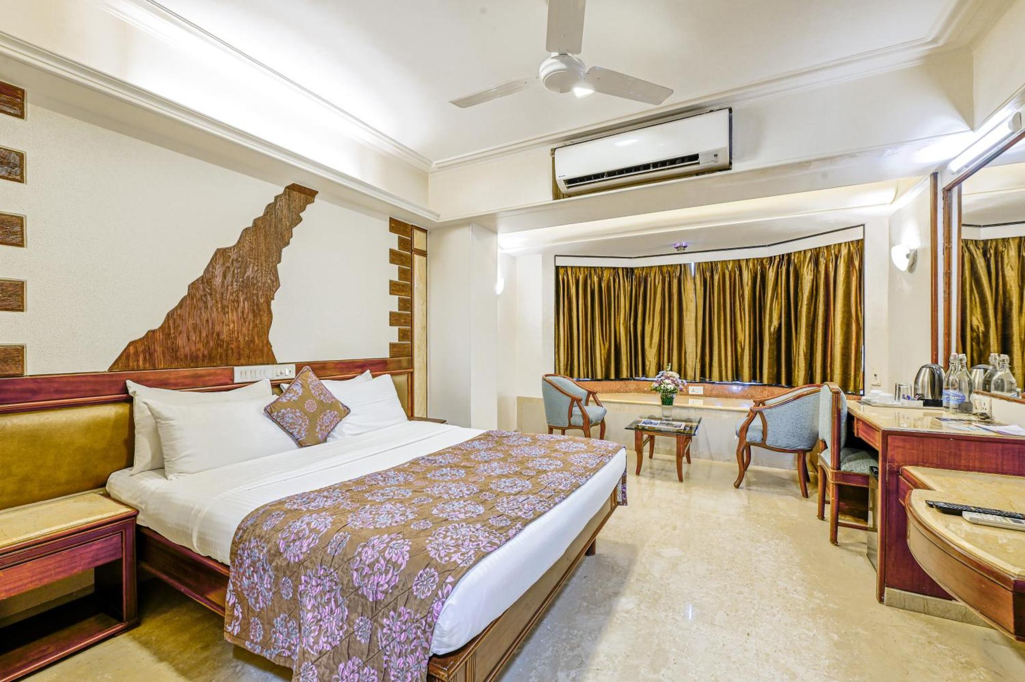 Regal Enclave Hotel Mumbai Exterior photo